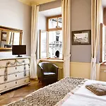 Boutique Nautilus